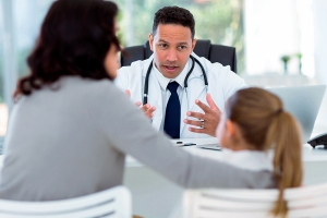 La relación del pediatra con los padres asegura el éxito de la terapia